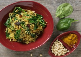 Arroz con pasas y piñones