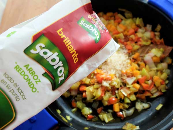 paso 5 receta ingrediente 80 ml de vino blanco, 350 g de arroz Sabroz