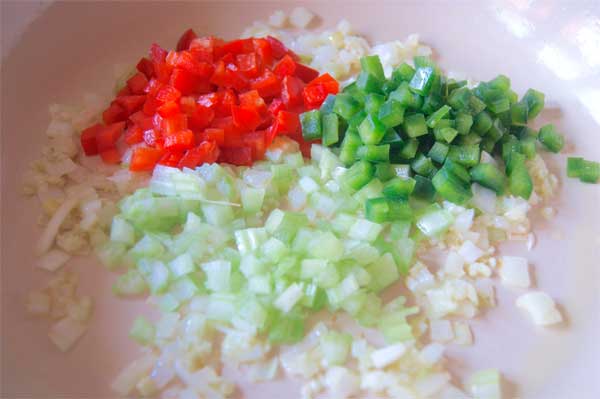 paso 3 receta ingrediente 50 g de pimiento verde, 50 g de pimiento rojo, 50 g de apio